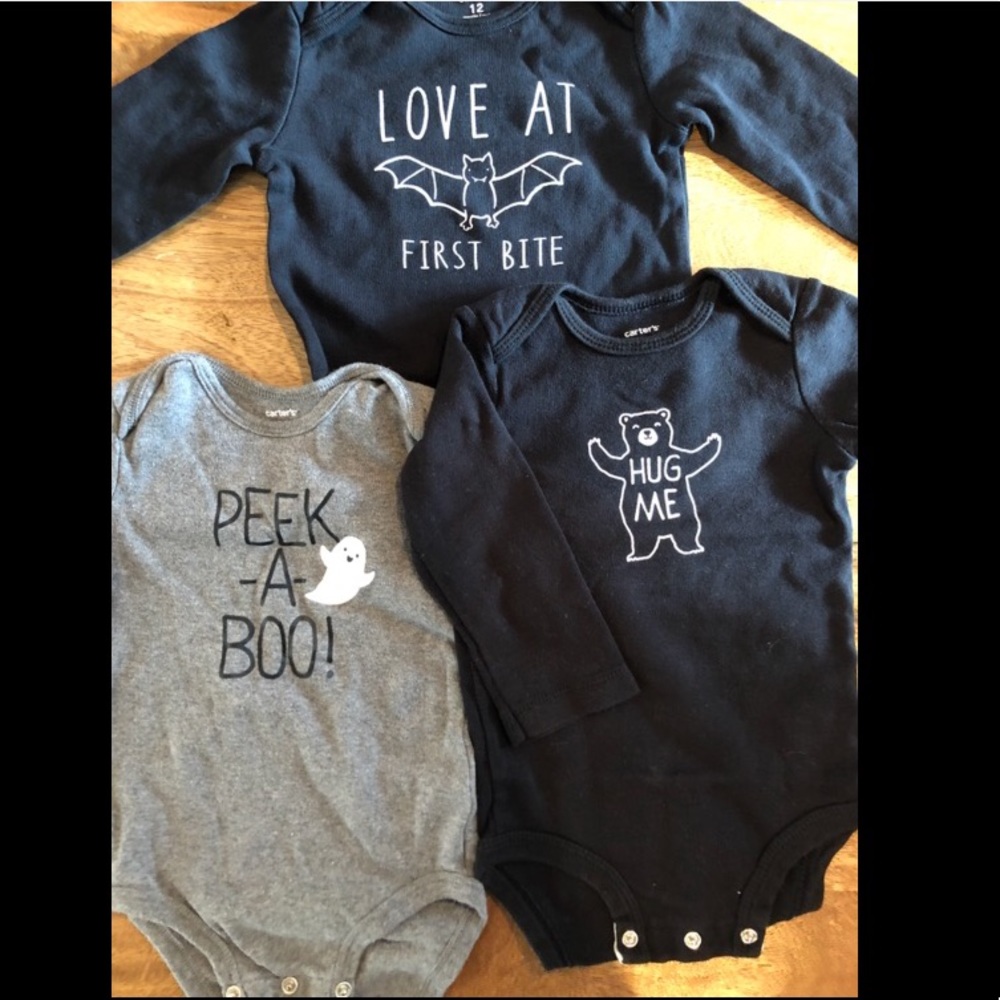 3 x 12m Carter’s onesies